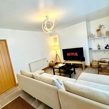 شقة Contractor Haven- 3Bdr Crew House, Free Parking, Fast Wifi & Private Garden نوتينغهام المظهر الخارجي الصورة