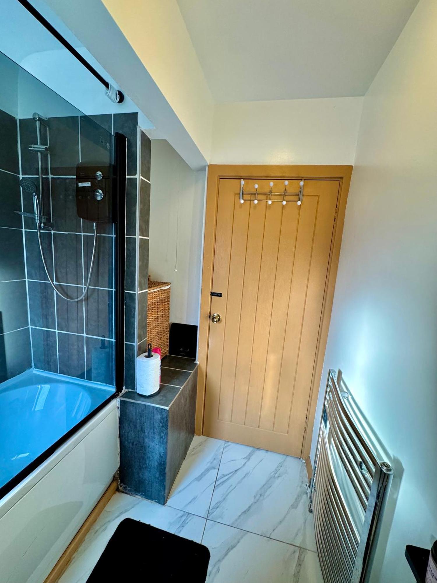 شقة Contractor Haven- 3Bdr Crew House, Free Parking, Fast Wifi & Private Garden نوتينغهام المظهر الخارجي الصورة